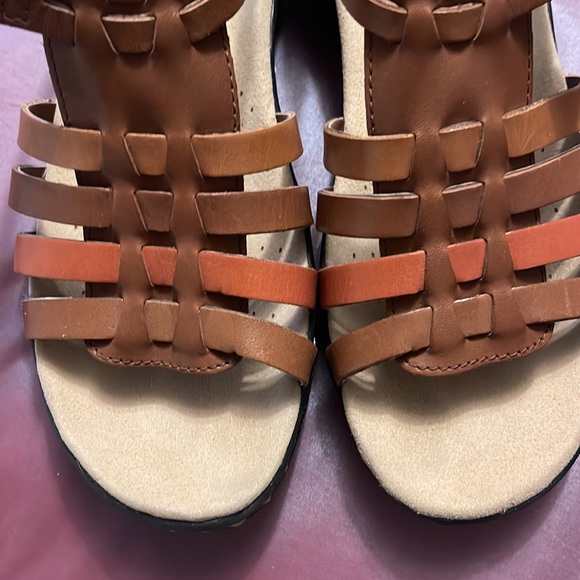 Clarks Sandals Size 8M - Picture 2 of 5